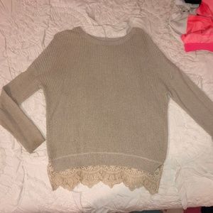 Long-sleeve sweater with lace hem